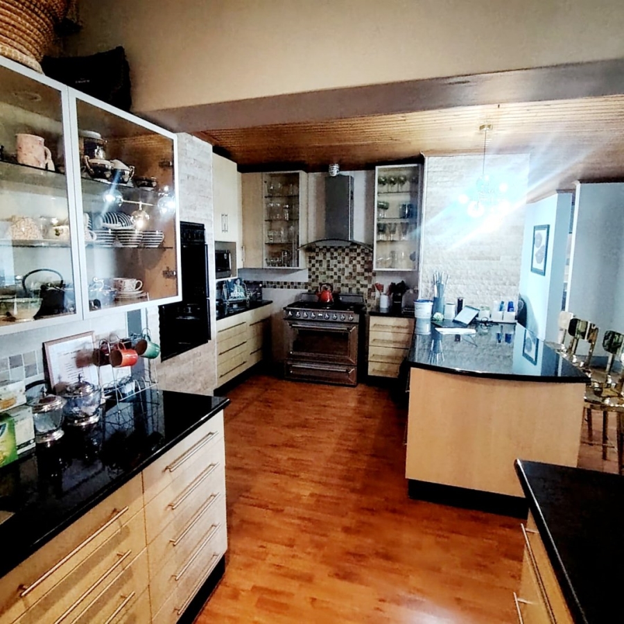 5 Bedroom Property for Sale in Beacon Bay Eastern Cape